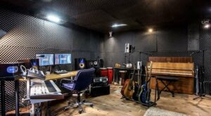 Behandeling van de studio met geluidsabsorberende akoestische spons