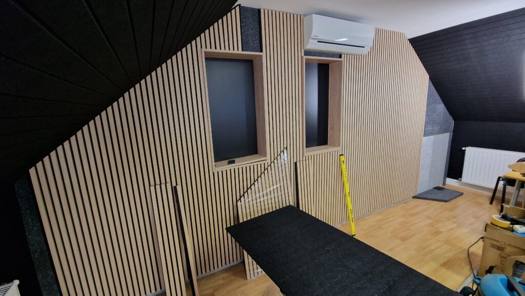 Combinatie van Elitexa-spons en gelamineerd akoestisch paneel voor perfecte geluidsabsorptie