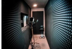 geluidsabsorberende akoestische spons in zwart in de studio