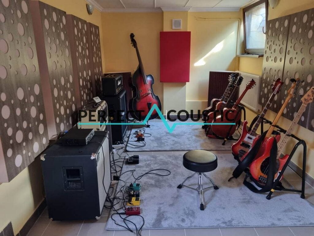 Muziek akoestisch paneel toegepast in repetitieruimte voor betere klankbalans